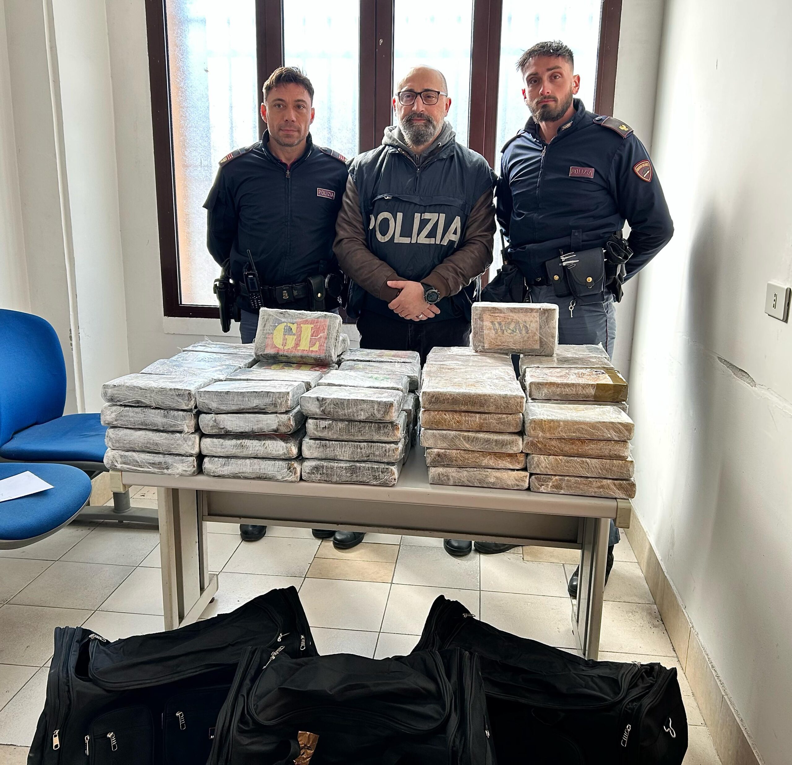 sequestro droga Aprilia 2