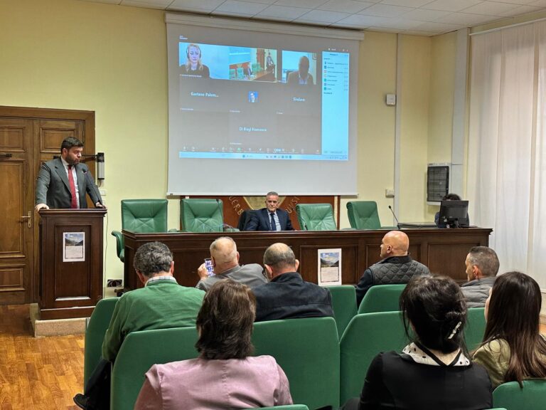 sala convegno uncem viterbo con Romoli e Bellucci