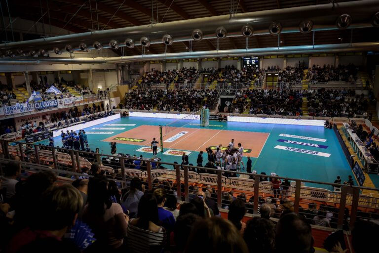 Il pubblico del Palasport di Viale delle Provincie