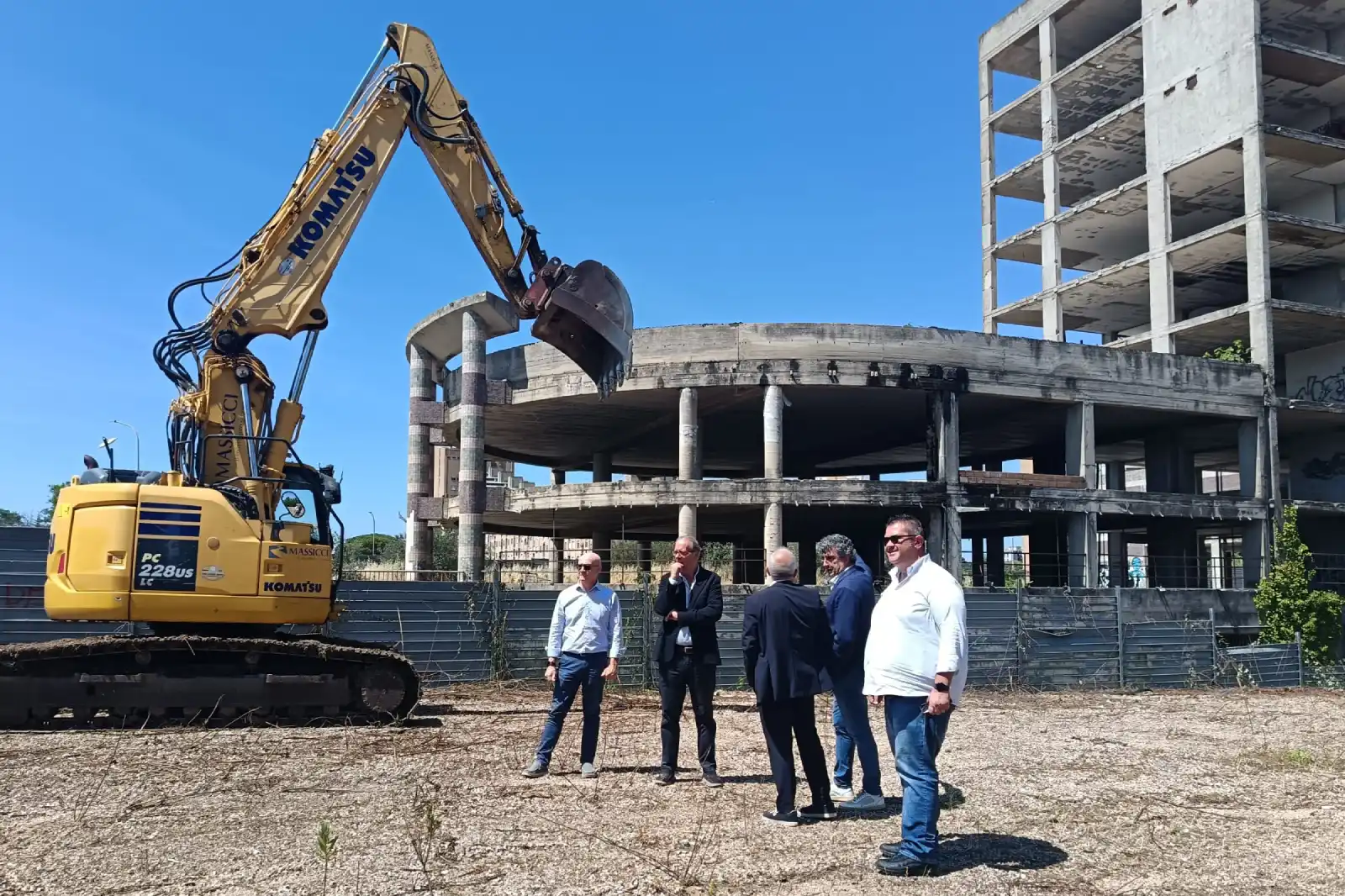 Latina-demolizione-ex-Icos