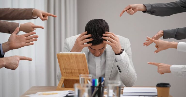 Social-Cosa-sintende-per-mobbing-sul-luogo-di-lavoro-