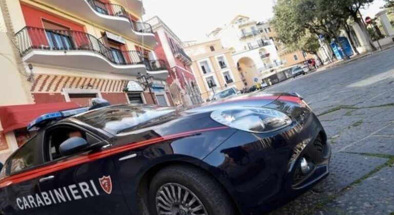 28.08.2025 GAETA (LT) I CARABINIERI EFFETTUANO UN CONTROLLO AD UN’ATTIVITÀ COMMERCIALE_1