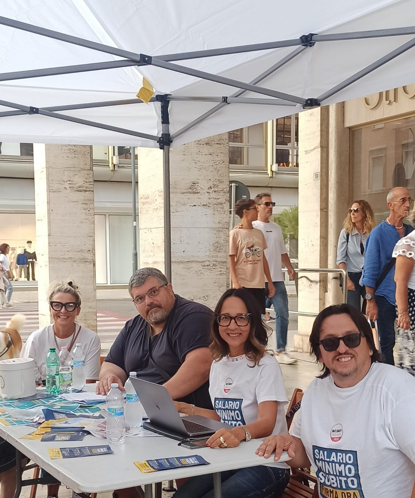 Immagine WhatsApp 2025-08-16 gazebo M5S