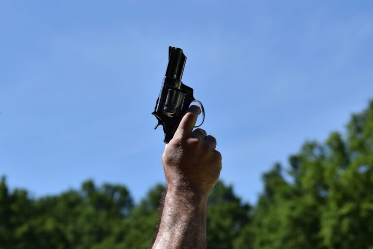 Sparare_in_aria-pistola