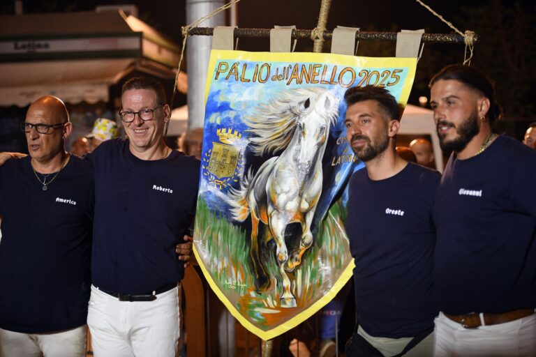 Squadra Cori con stendardo