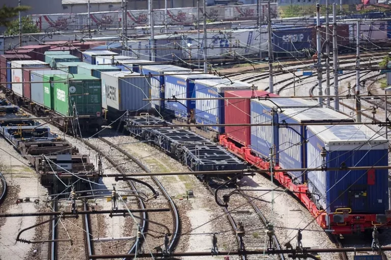 Treni-container-e-semirimorchi-intermodale-
