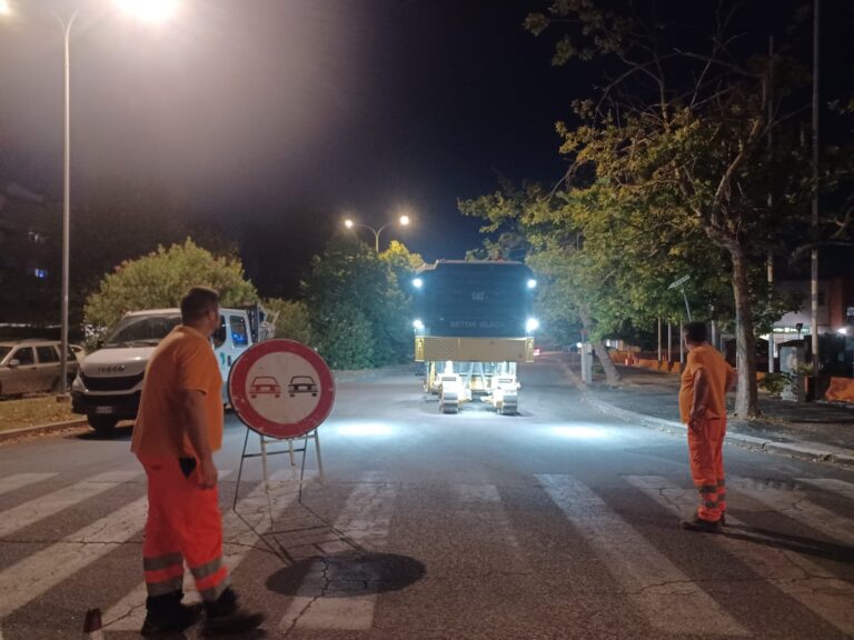 cantiere in allestimento in via Sant'agostino lavori in corso strade latina
