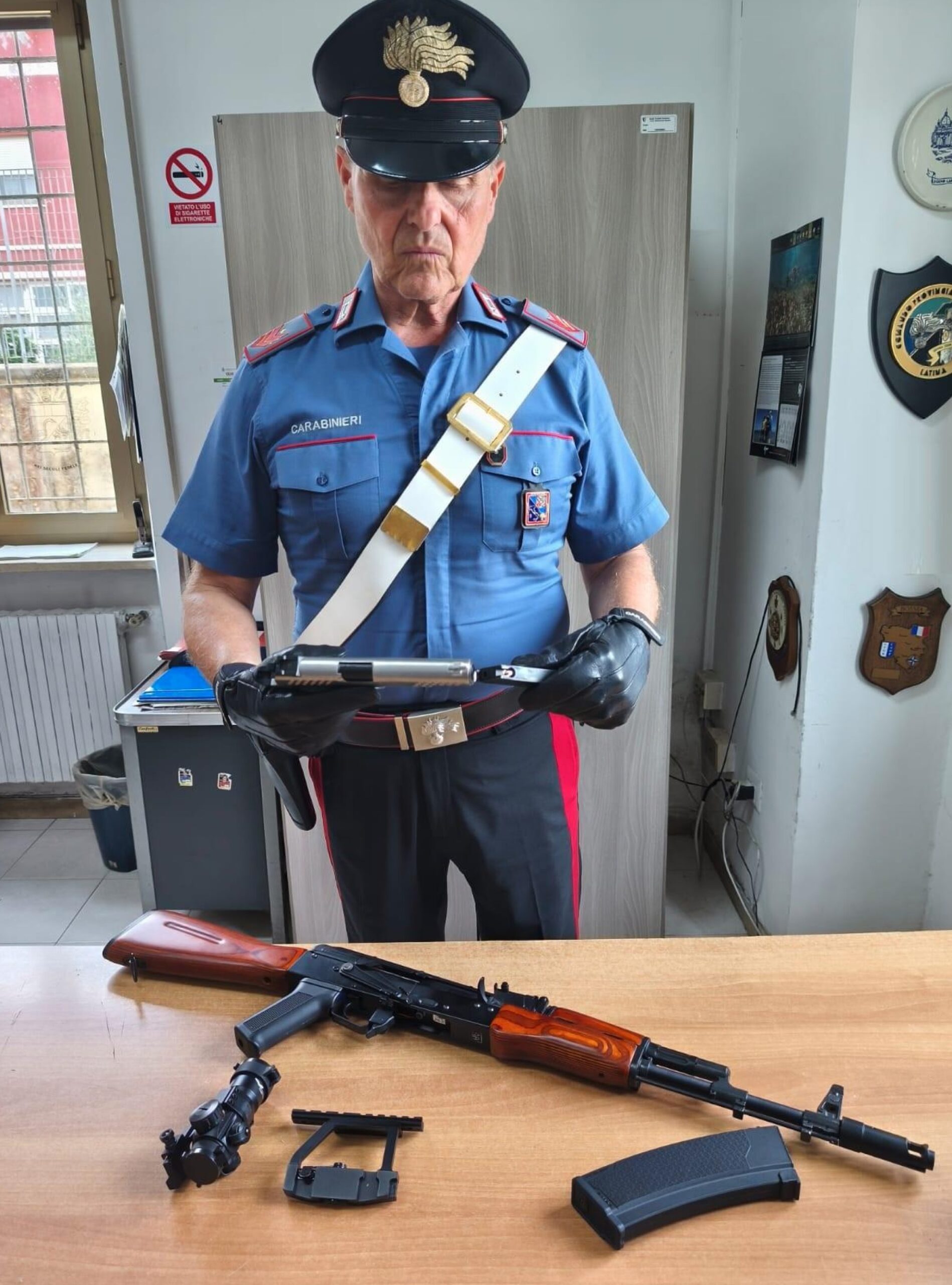 22.09.2025 PONTINIA (LT) I CARABINIERI DENUNCIANO UN VENTICINQUENNE PER PORTO DI ARMI OD OGGETTI ATTI AD OFFENDERE_2