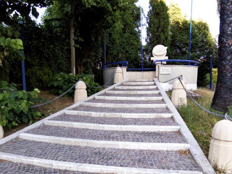 Monumento Marinai Cisterna