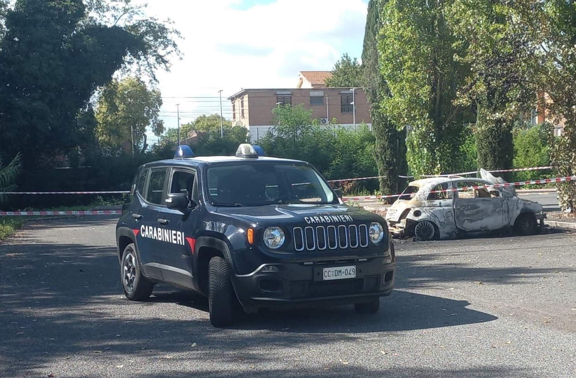 SERMONETA (LT) I CARABINIERI INTERVENGONO PER UN’AUTOVETTURA IN FIAMME. RINVENUTO UN CADAVERE ALL’INTERNO DE L VEICOLO_2