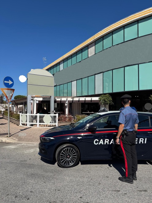 carabinieri centro commerciale latina