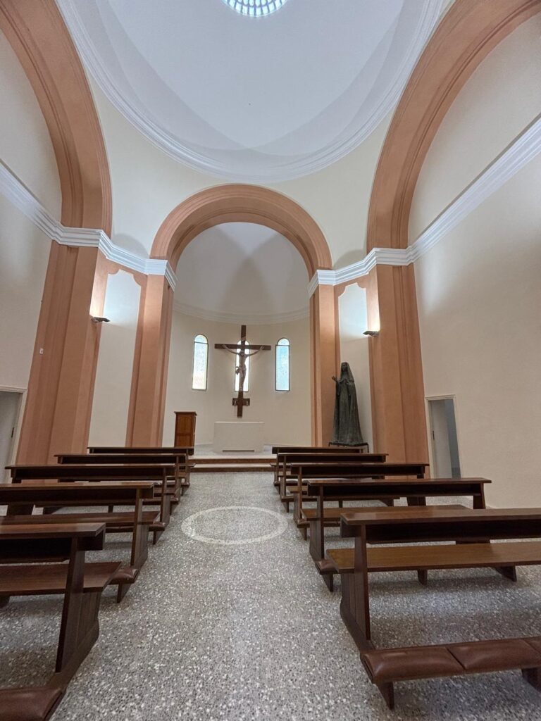 interno chiesa cimitero