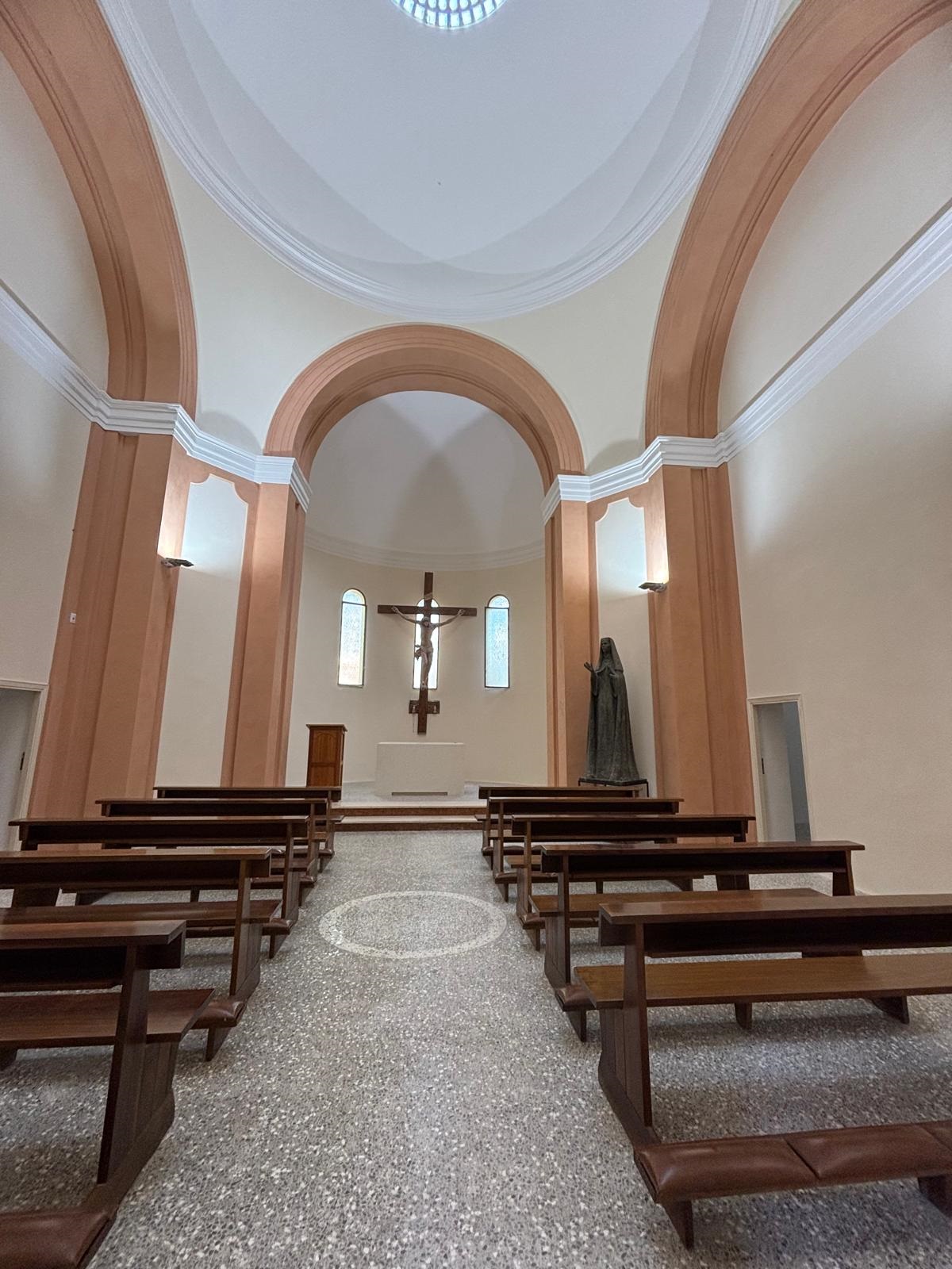 interno chiesa cimitero